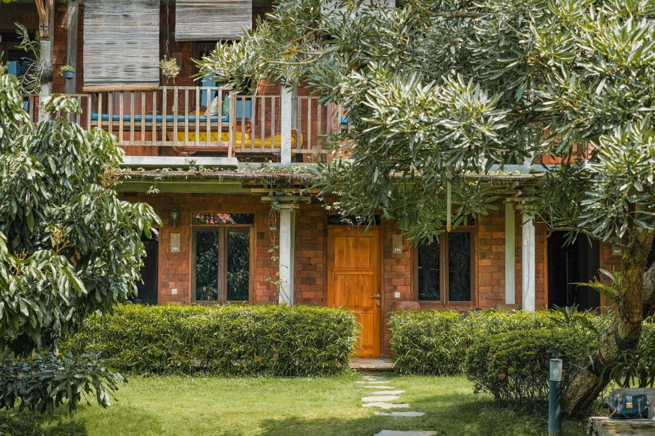 Djajanti House Bed & Breakfast Semarang Exterior foto