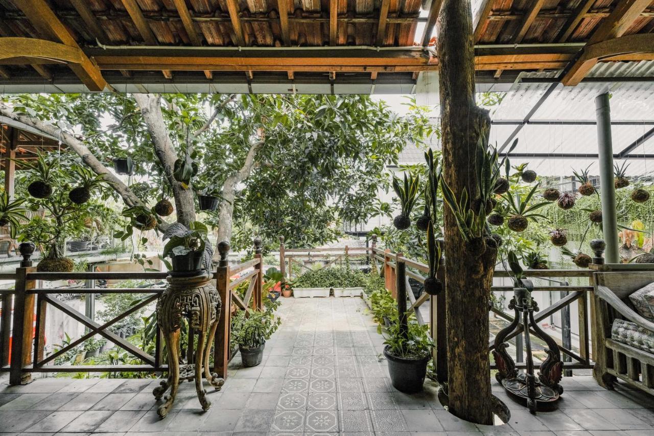 Djajanti House Bed & Breakfast Semarang Exterior foto