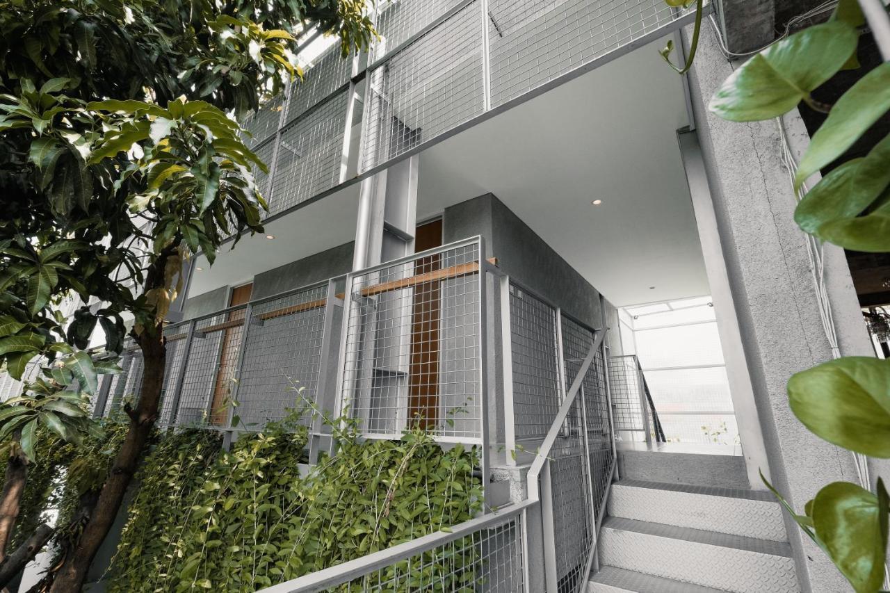 Djajanti House Bed & Breakfast Semarang Exterior foto
