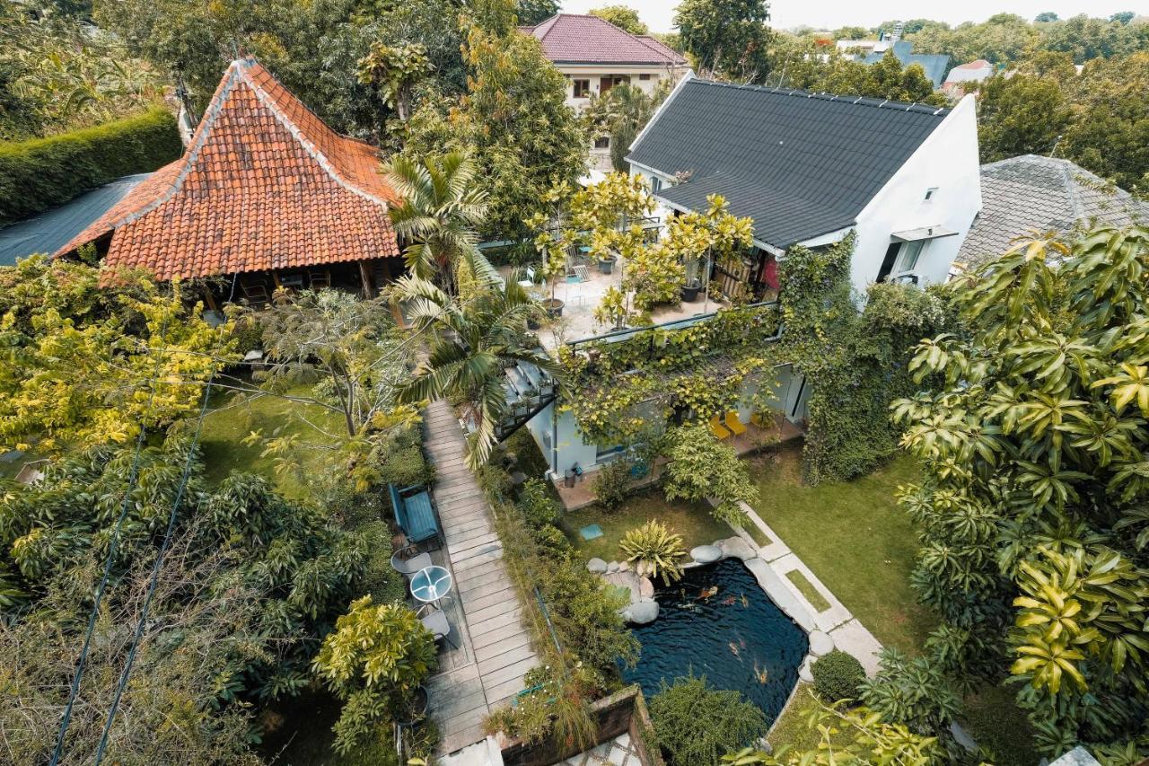 Djajanti House Bed & Breakfast Semarang Exterior foto