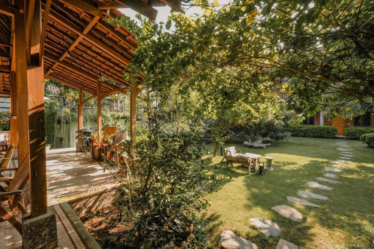 Djajanti House Bed & Breakfast Semarang Exterior foto