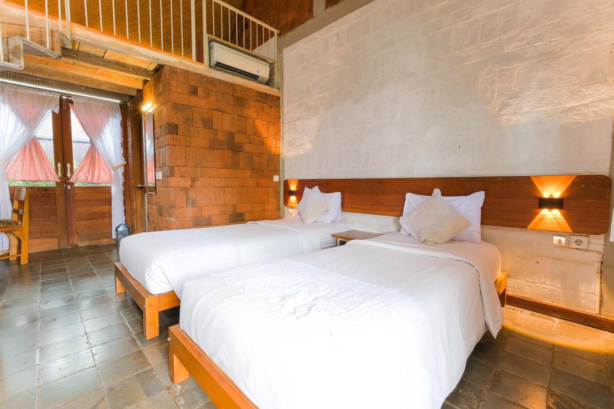 Djajanti House Bed & Breakfast Semarang Exterior foto