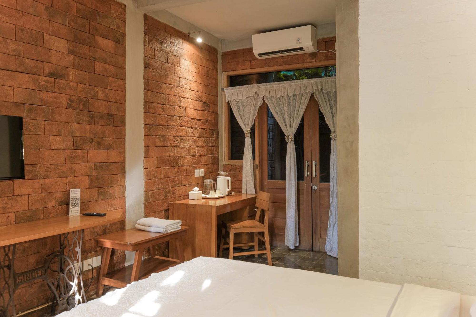 Djajanti House Bed & Breakfast Semarang Exterior foto