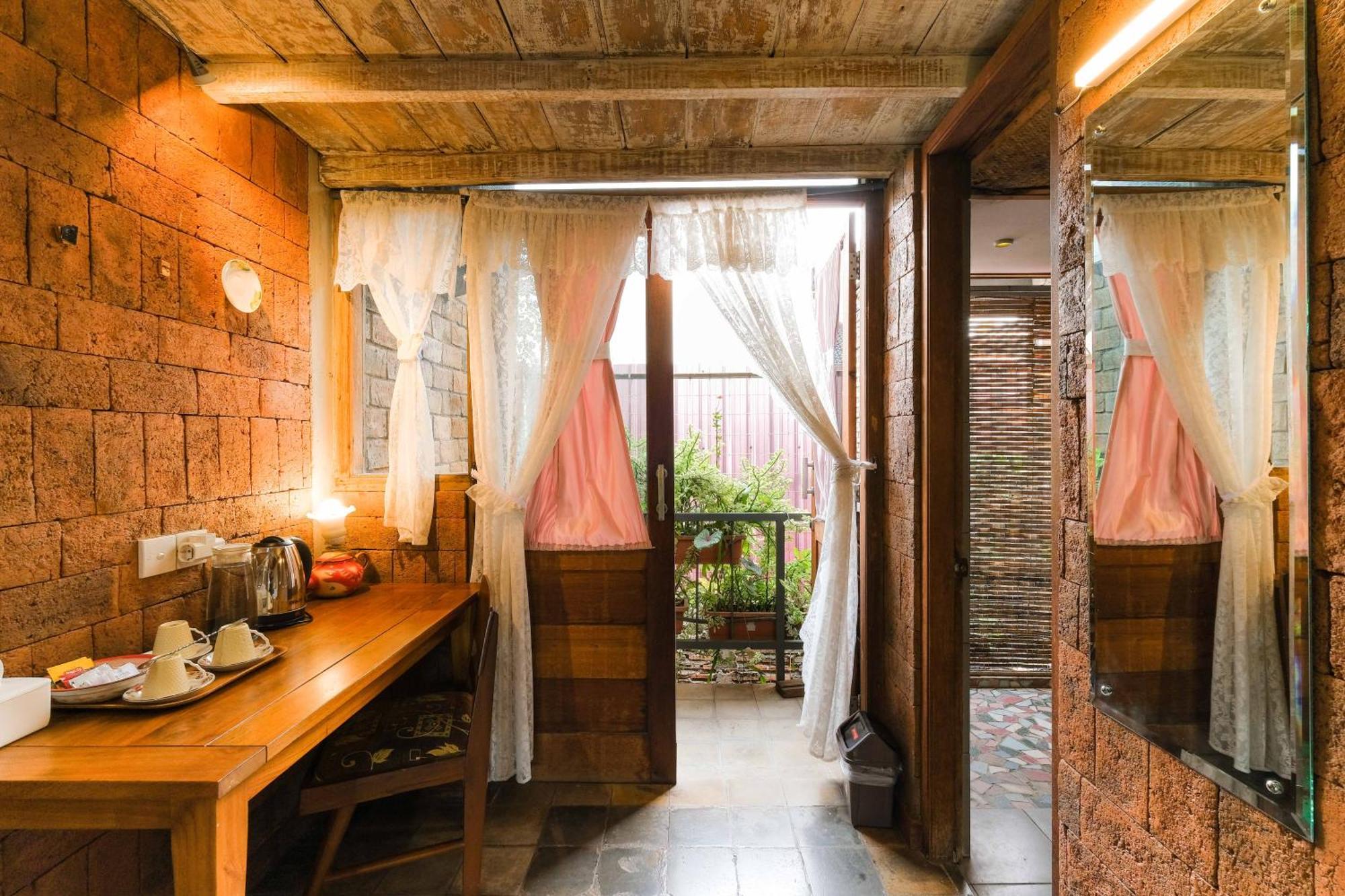 Djajanti House Bed & Breakfast Semarang Exterior foto