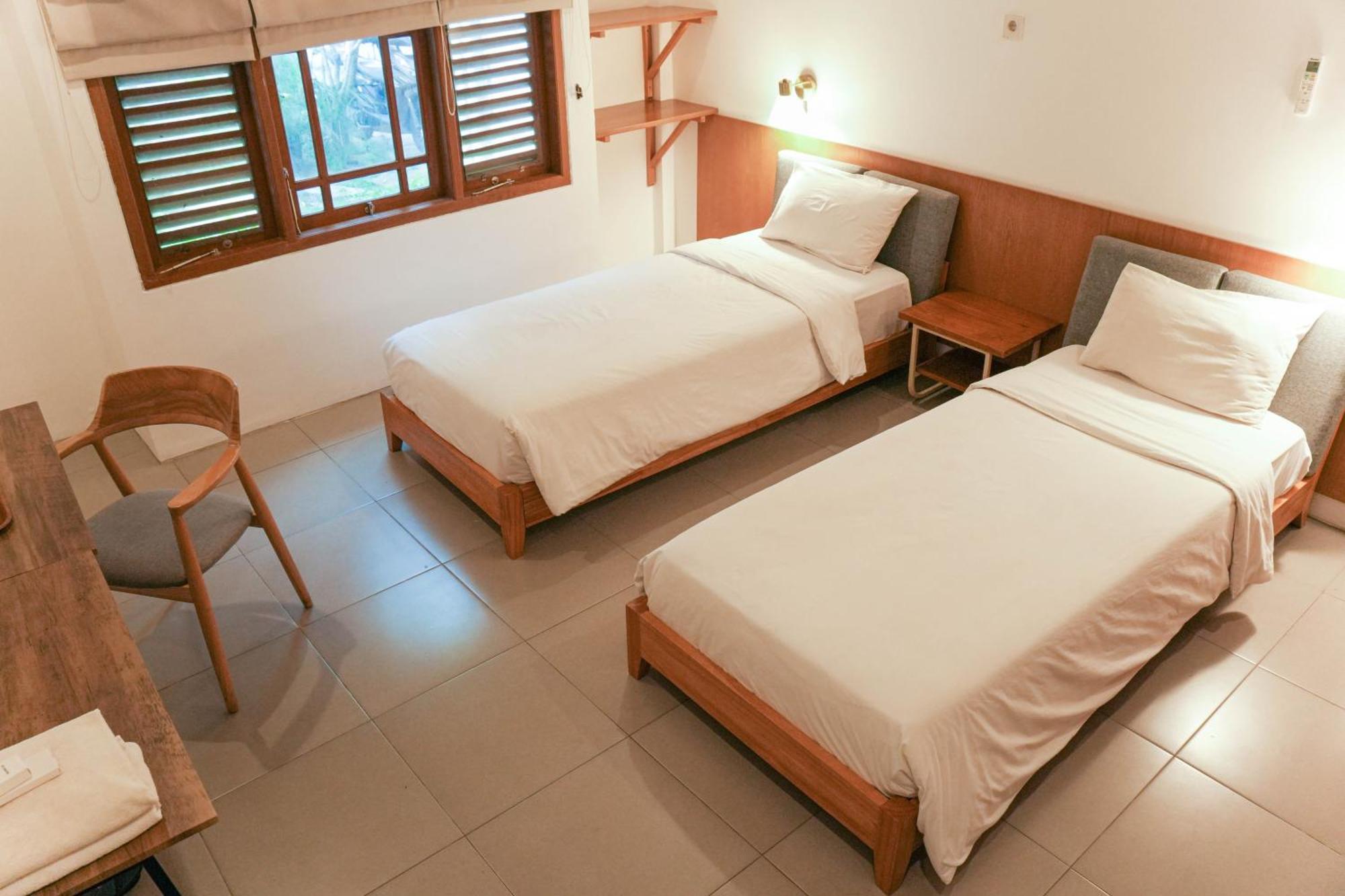 Djajanti House Bed & Breakfast Semarang Exterior foto